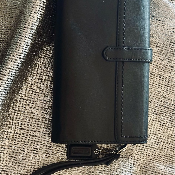 HP🎉Coach Wristlet - Wallet - Classic & Understated Smooth High Quality Leather! - Picture 15 of 16